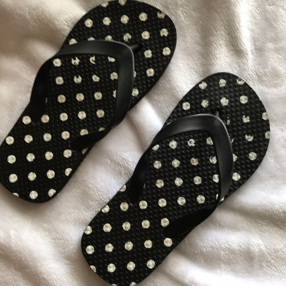 black and white polka dot flip flops